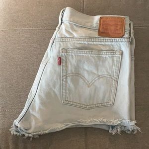 High rise Levi’s jean shorts